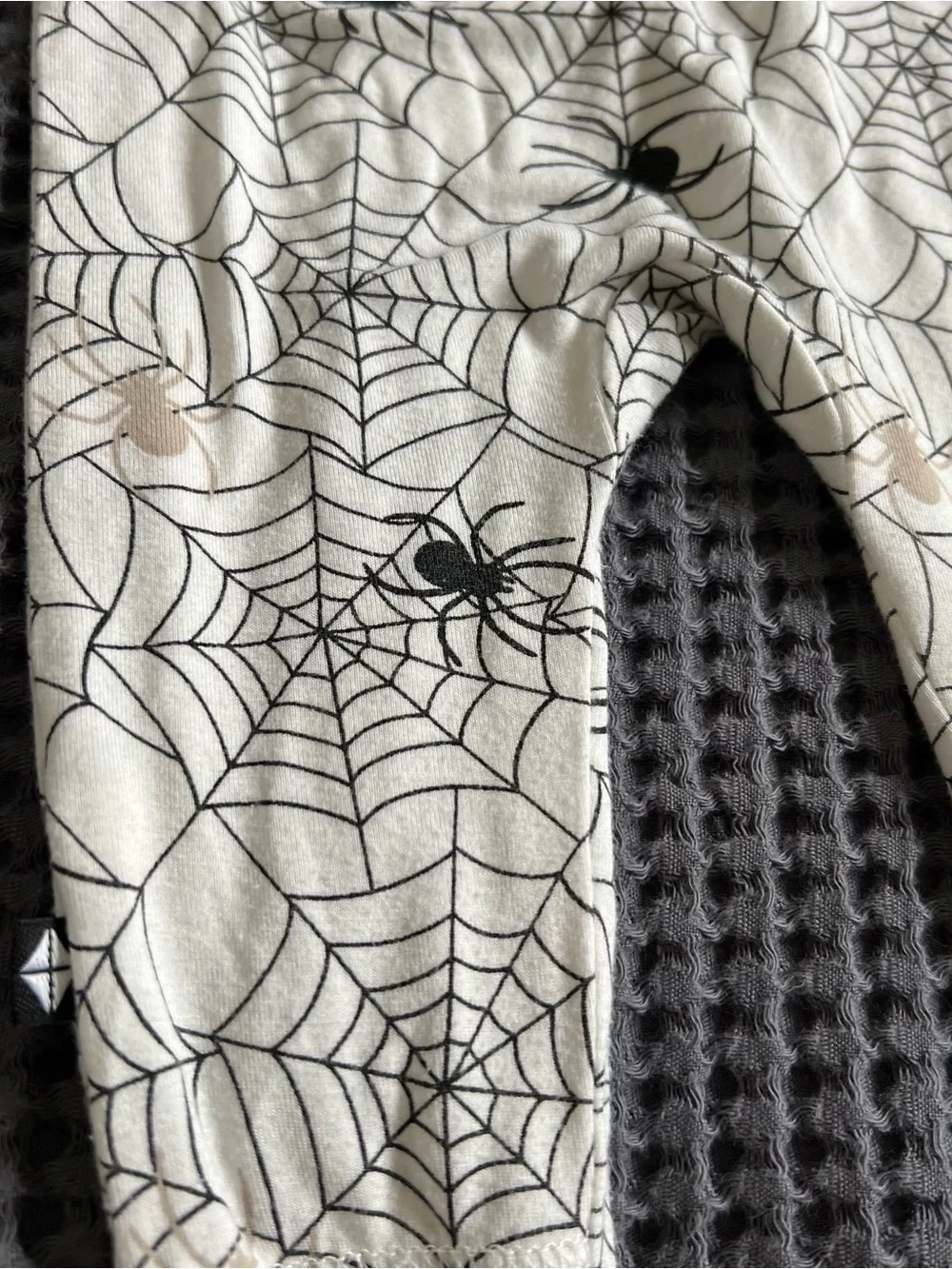 Kyte BABY Cream Spider Web Zip One-Piece with Black Trim Size 3/6 Months